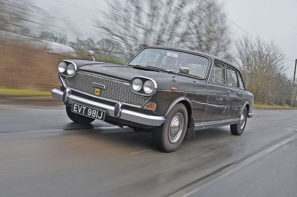 Austin 3-Litre е интригуваща кола, която можеше (трябваше) да бъде страхотна. Голям и луксозен, автомобилът обещаваше прилично возене и управление. Но не показа нито едно от двете заради неговия редови шестцилиндров двигател, базиран на този в Austin Healey 3000. Много от направените 9992 екземпляра бяха бракувани поради преждевременна повреда на двигателя.
